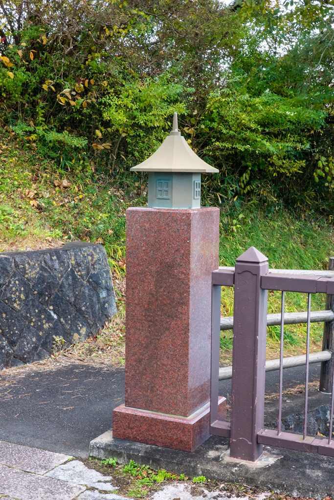 とんがり帽子の家が建ってる オファー 歌詞